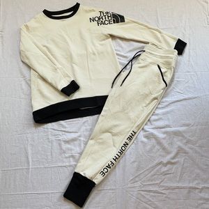 THE NORTH FACE women’s jogger set in size M